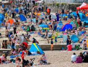 英国天气:英国人希望印度的夏天，因为地图显示从9月开始就有27摄氏度的高温